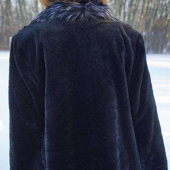 BNWT Women's Regal Faux Fur Cape in Black size L/G - Picture 6 of 7